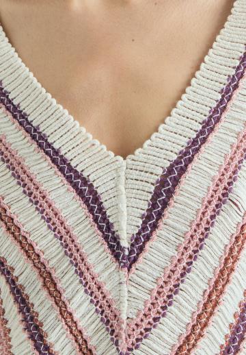 Пуловер в полоску