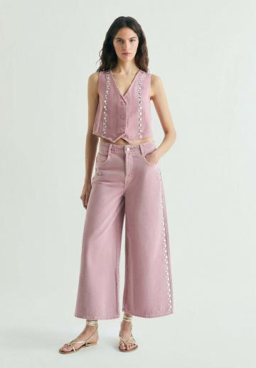 Короткие джинсы