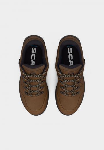 Походные кроссовки