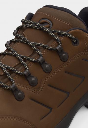 Походные кроссовки