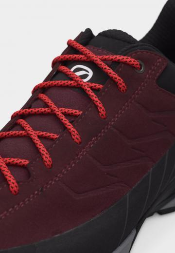 Походные ботинки