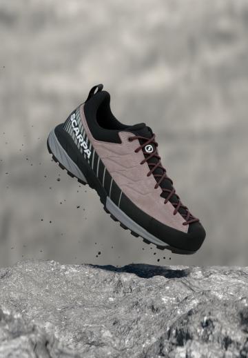 Походные ботинки