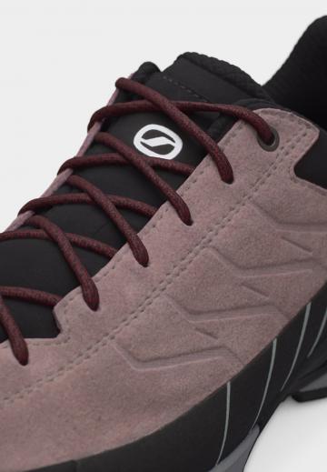 Походные ботинки