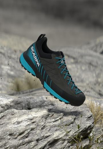 Походные кроссовки