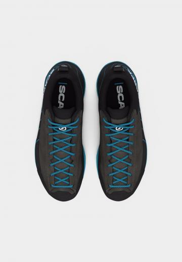 Походные кроссовки