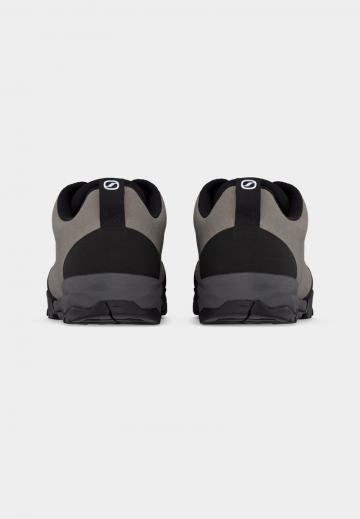 Походные ботинки