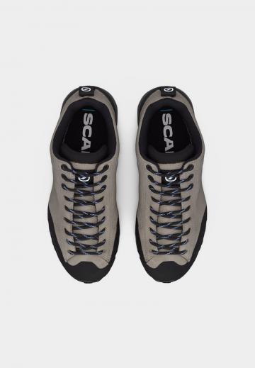 Походные ботинки