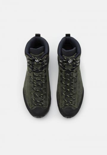 Походные ботинки