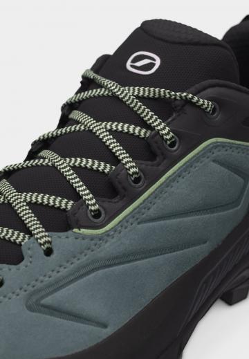 Походные ботинки