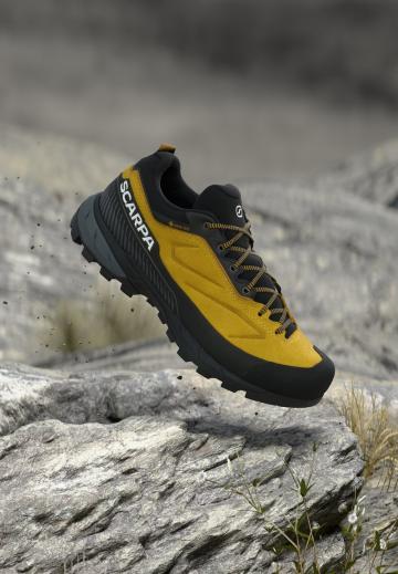 Походные кроссовки