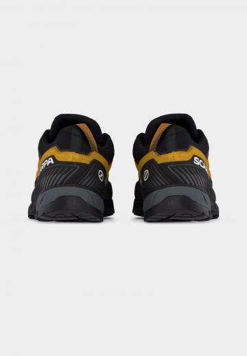 Походные кроссовки