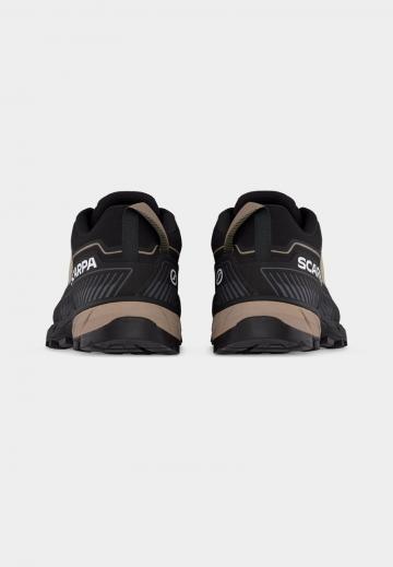 Походные ботинки