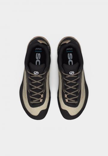 Походные ботинки