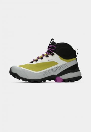 Походные ботинки