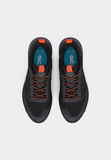 Походные ботинки