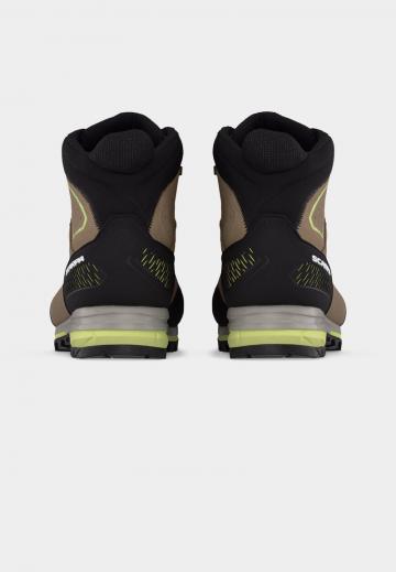 Спортивные сапоги