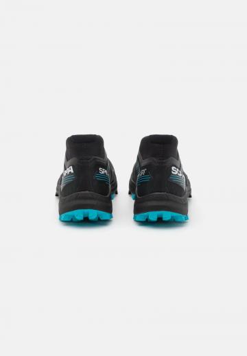 Походные кроссовки