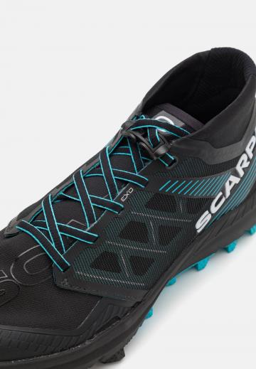 Походные кроссовки