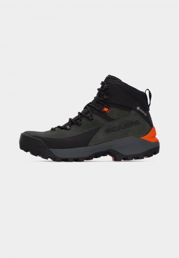 Походные кроссовки