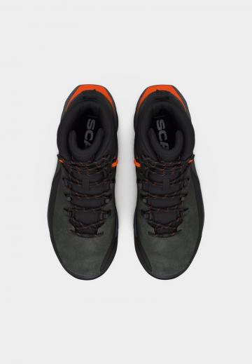 Походные кроссовки