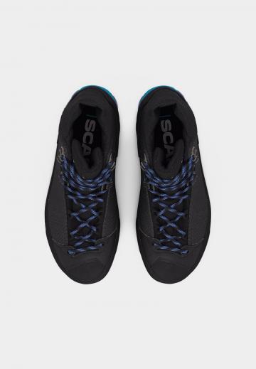 Спортивные сапоги