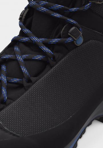 Спортивные сапоги