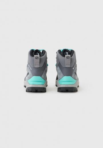 Походные ботинки