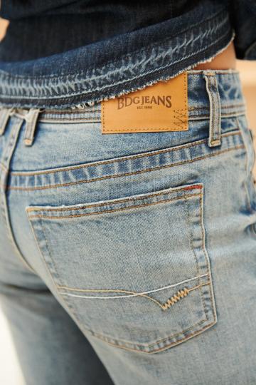 Клешеные джинсы