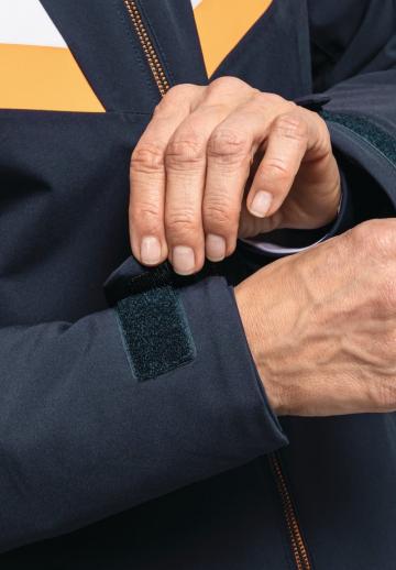 Спортивная куртка