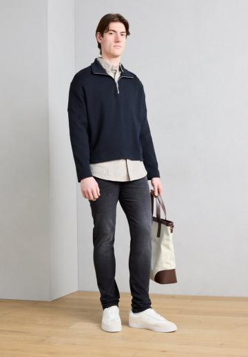 Узкие джинсы