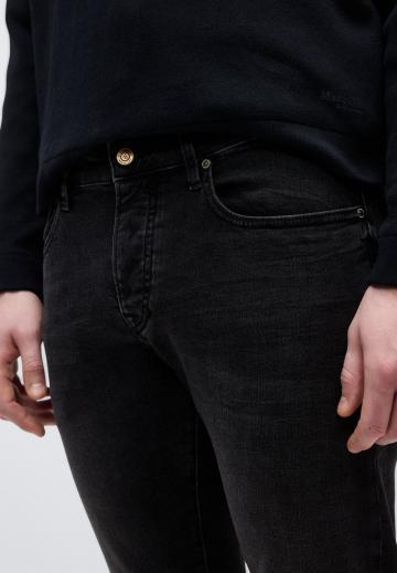 Узкие джинсы