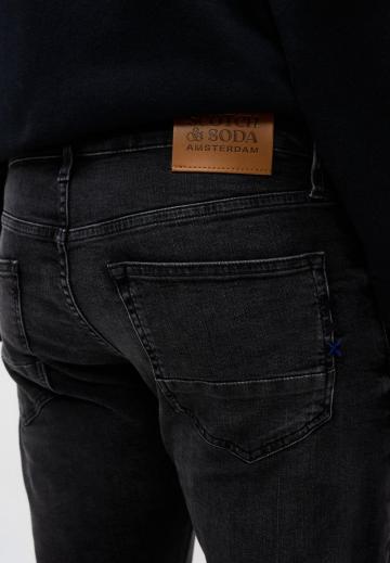 Узкие джинсы