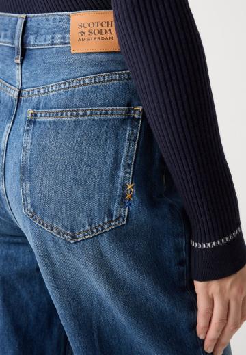 Прямые джинсы