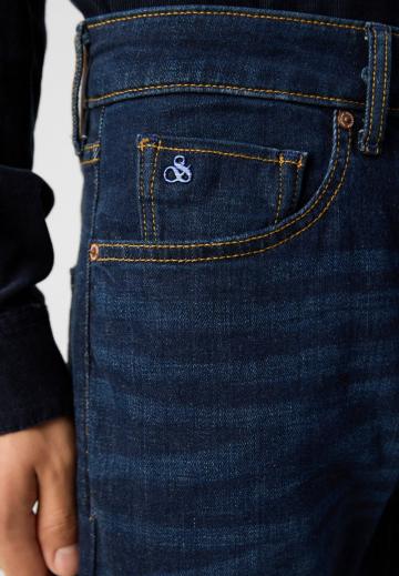 Узкие джинсы