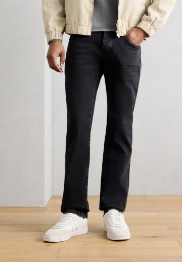 Прямые джинсы