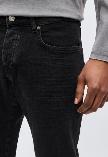 Прямые джинсы