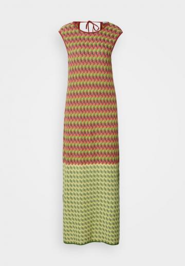 Вязаное платье