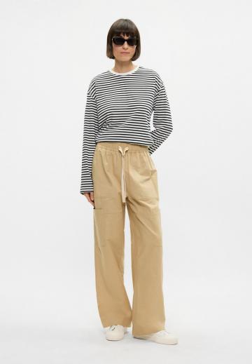 Брюки с накладными карманами