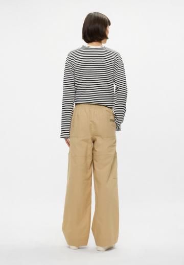 Брюки с накладными карманами