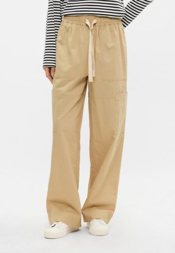 Брюки с накладными карманами