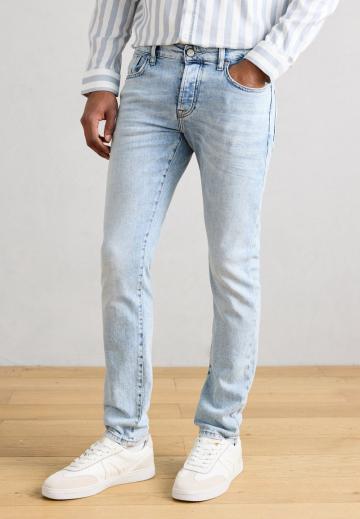Узкие джинсы