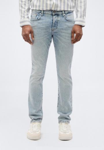 Узкие джинсы