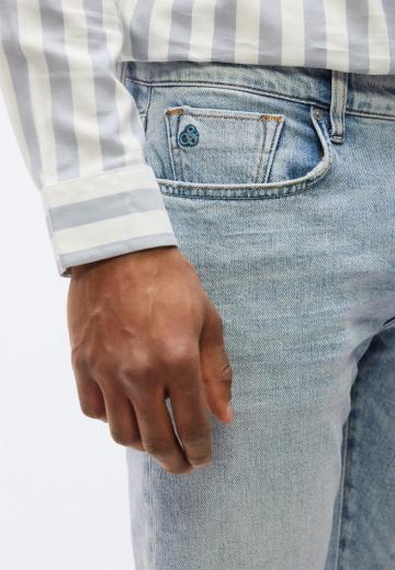 Узкие джинсы