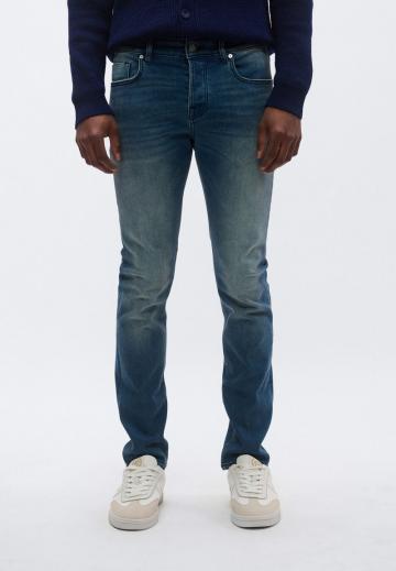 Узкие джинсы