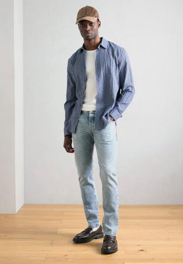 Узкие джинсы