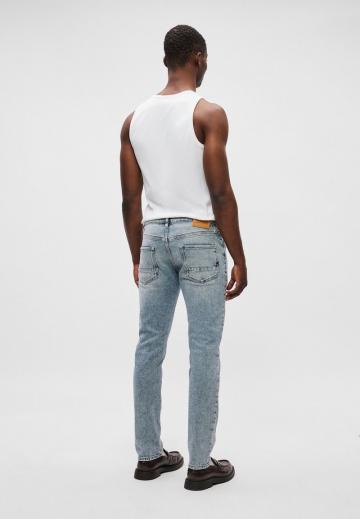 Узкие джинсы