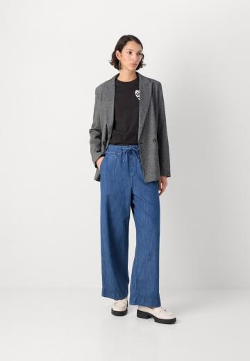 Свободные джинсы