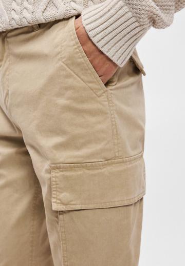 Брюки с накладными карманами