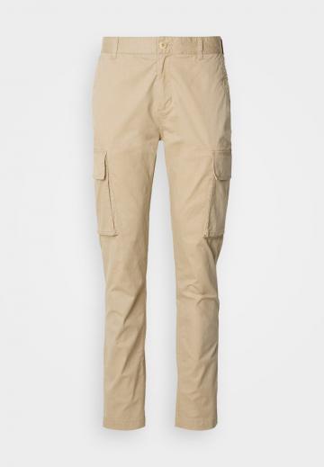 Брюки с накладными карманами