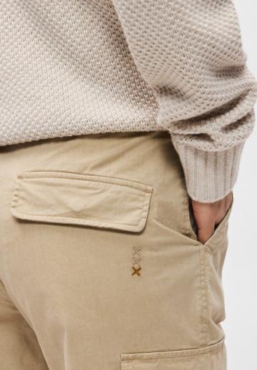 Брюки с накладными карманами